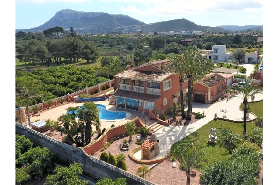 Villa in Denia(Beniadla) zu verkaufen, Wohnfläche 320 m², Baujahr 1976, Zustand gepflegt, + Zentralheizung, Klimaanlage, Grundstück 1600 m², 4 Schlafzimmer, 4 Badezimmer, Pool, ref.: AS-0617-1