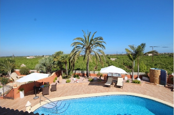 Villa in Denia(Beniadla) zu verkaufen, Wohnfläche 320 m², Baujahr 1976, Zustand gepflegt, + Zentralheizung, Klimaanlage, Grundstück 1600 m², 4 Schlafzimmer, 4 Badezimmer, Pool, ref.: AS-0617-4