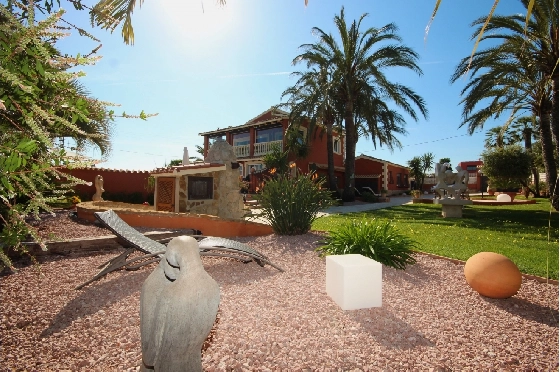 Villa in Denia(Beniadla) zu verkaufen, Wohnfläche 320 m², Baujahr 1976, Zustand gepflegt, + Zentralheizung, Klimaanlage, Grundstück 1600 m², 4 Schlafzimmer, 4 Badezimmer, Pool, ref.: AS-0617-45