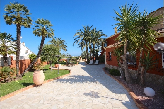 Villa in Denia(Beniadla) zu verkaufen, Wohnfläche 320 m², Baujahr 1976, Zustand gepflegt, + Zentralheizung, Klimaanlage, Grundstück 1600 m², 4 Schlafzimmer, 4 Badezimmer, Pool, ref.: AS-0617-47