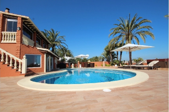 Villa in Denia(Beniadla) zu verkaufen, Wohnfläche 320 m², Baujahr 1976, Zustand gepflegt, + Zentralheizung, Klimaanlage, Grundstück 1600 m², 4 Schlafzimmer, 4 Badezimmer, Pool, ref.: AS-0617-49