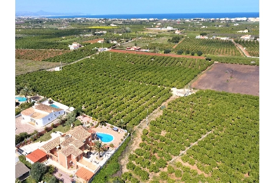 Villa in Denia(Beniadla) zu verkaufen, Wohnfläche 320 m², Baujahr 1976, Zustand gepflegt, + Zentralheizung, Klimaanlage, Grundstück 1600 m², 4 Schlafzimmer, 4 Badezimmer, Pool, ref.: AS-0617-59