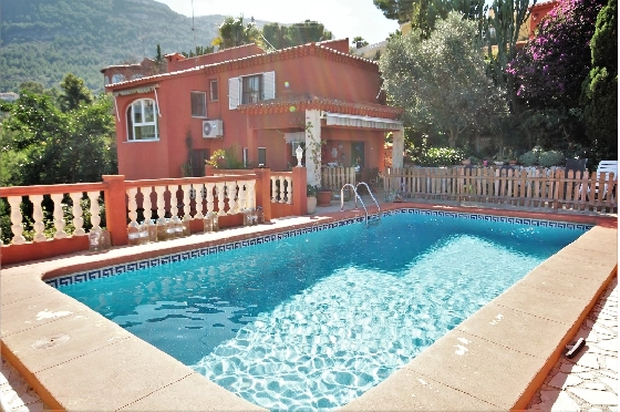 Villa in Denia zu verkaufen, Wohnfläche 120 m², Baujahr 1981, + Zentralheizung, Klimaanlage, Grundstück 800 m², 5 Schlafzimmer, 2 Badezimmer, Pool, ref.: GC-3517-26