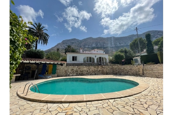 Villa in Denia(Don Quijote I) zu verkaufen, Wohnfläche 154 m², Baujahr 1983, Zustand gepflegt, + Zentralheizung, Klimaanlage, Grundstück 918 m², 3 Schlafzimmer, 2 Badezimmer, Pool, ref.: SC-T1121-3