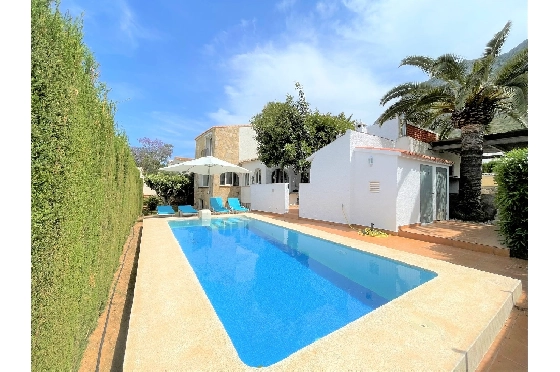 Villa in Denia zur Ferienvermietung, Wohnfläche 117 m², Baujahr 1974, Zustand gepflegt, + Zentralheizung, Klimaanlage, Grundstück 680 m², 3 Schlafzimmer, 2 Badezimmer, Pool, ref.: T-0615-1