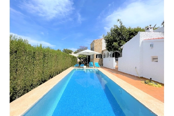 Villa in Denia zur Ferienvermietung, Wohnfläche 117 m², Baujahr 1974, Zustand gepflegt, + Zentralheizung, Klimaanlage, Grundstück 680 m², 3 Schlafzimmer, 2 Badezimmer, Pool, ref.: T-0615-2