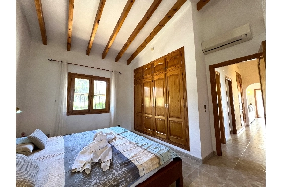 Villa in Denia(Monte Pego) zur Ferienvermietung, Wohnfläche 240 m², Baujahr 1998, Zustand modernisiert, + Fussbodenheizung, Klimaanlage, Grundstück 980 m², 5 Schlafzimmer, 4 Badezimmer, Pool, ref.: T-0121-12