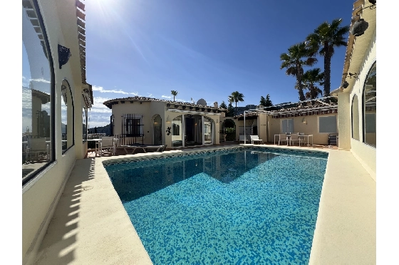 Villa in Denia(Monte Pego) zur Ferienvermietung, Wohnfläche 240 m², Baujahr 1998, Zustand modernisiert, + Fussbodenheizung, Klimaanlage, Grundstück 980 m², 5 Schlafzimmer, 4 Badezimmer, Pool, ref.: T-0121-2