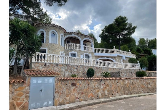 Villa in Denia zu verkaufen, Wohnfläche 152 m², Baujahr 1977, + Zentralheizung, Klimaanlage, Grundstück 813 m², 3 Schlafzimmer, 3 Badezimmer, Pool, ref.: SC-T1221-28