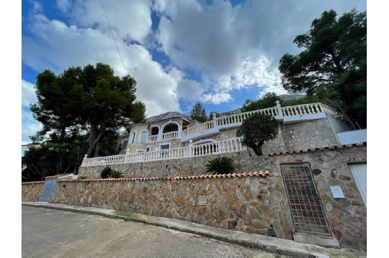 Villa in Denia zu verkaufen, Wohnfläche 152 m², Baujahr 1977, + Zentralheizung, Klimaanlage, Grundstück 813 m², 3 Schlafzimmer, 3 Badezimmer, Pool, ref.: SC-T1221-29