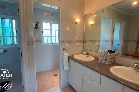 Villa in Orba zu verkaufen, Wohnfläche 320 m², Baujahr 1998, + Fussbodenheizung, Klimaanlage, Grundstück 1200 m², 6 Schlafzimmer, 4 Badezimmer, Pool, ref.: SB-0723-19