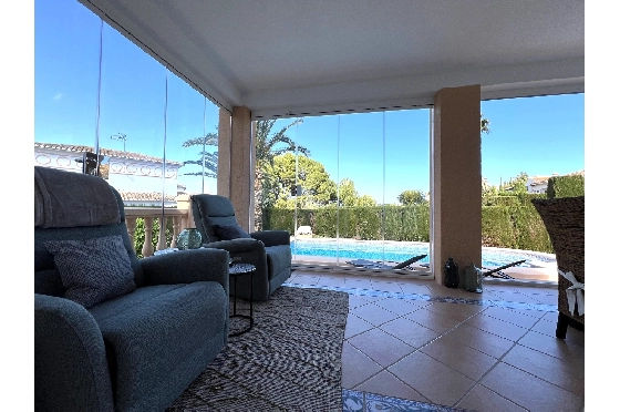 Villa in Denia zur Ferienvermietung, Wohnfläche 133 m², Baujahr 1999, Zustand gepflegt, + Fussbodenheizung, Klimaanlage, Grundstück 585 m², 3 Schlafzimmer, 3 Badezimmer, Pool, ref.: T-1023-5