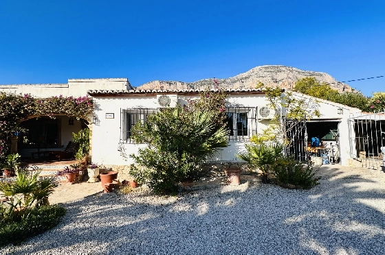 Finca in Javea zu verkaufen, Wohnfläche 130 m², Zustand teil vollreneinviert, + Zentralheizung, Klimaanlage, Grundstück 2600 m², 3 Schlafzimmer, 2 Badezimmer, Pool, ref.: AS-2023-24