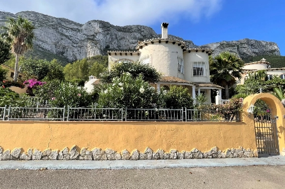 Villa in Denia zu verkaufen, Wohnfläche 130 m², Baujahr 1980, + Zentralheizung, Klimaanlage, Grundstück 1031 m², 3 Schlafzimmer, 2 Badezimmer, Pool, ref.: JS-1623-26