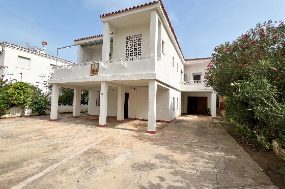 Strandhaus in Denia zu verkaufen, Wohnfläche 324 m², Baujahr 1968, Grundstück 580 m², 10 Schlafzimmer, 4 Badezimmer, ref.: FK-1123-1