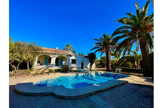 Villa in Denia zu verkaufen, Wohnfläche 120 m², Baujahr 1980, Klimaanlage, Grundstück 1500 m², 4 Schlafzimmer, 1 Badezimmer, Pool, ref.: VI-CHA405-13