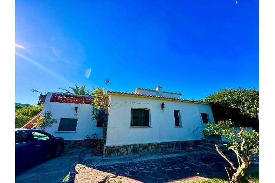 Villa in Denia zu verkaufen, Wohnfläche 120 m², Baujahr 1980, Klimaanlage, Grundstück 1500 m², 4 Schlafzimmer, 1 Badezimmer, Pool, ref.: VI-CHA405-16