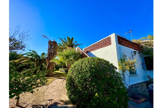 Villa in Denia zu verkaufen, Wohnfläche 120 m², Baujahr 1980, Klimaanlage, Grundstück 1500 m², 4 Schlafzimmer, 1 Badezimmer, Pool, ref.: VI-CHA405-17