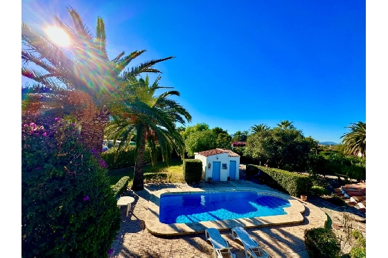 Villa in Denia zu verkaufen, Wohnfläche 120 m², Baujahr 1980, Klimaanlage, Grundstück 1500 m², 4 Schlafzimmer, 1 Badezimmer, Pool, ref.: VI-CHA405-2