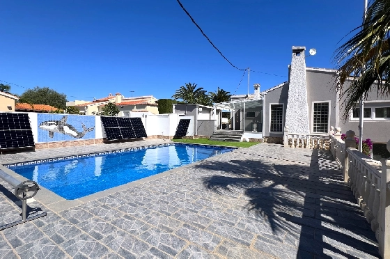 Villa in Denia zur Ferienvermietung, Wohnfläche 166 m², Baujahr 1978, + Ofen, Klimaanlage, Grundstück 802 m², 2 Schlafzimmer, 2 Badezimmer, Pool, ref.: T-0224-2