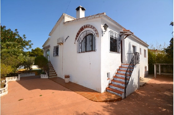 Villa in Denia zu verkaufen, Wohnfläche 230 m², Baujahr 1974, Zustand gepflegt, + Zentralheizung, Klimaanlage, Grundstück 1396 m², 4 Schlafzimmer, 2 Badezimmer, Pool, ref.: BC-7708-6