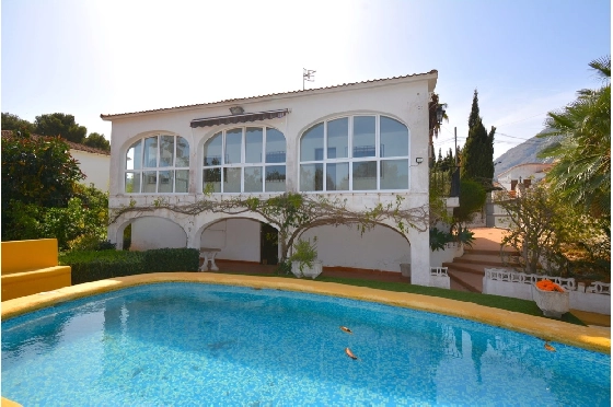 Villa in Denia zu verkaufen, Wohnfläche 230 m², Baujahr 1974, Zustand gepflegt, + Zentralheizung, Klimaanlage, Grundstück 1396 m², 4 Schlafzimmer, 2 Badezimmer, Pool, ref.: BC-7708-7