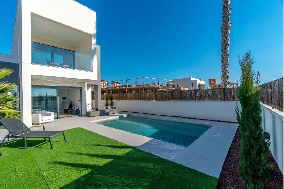 Villa in La Marina zu verkaufen, Wohnfläche 235 m², Zustand Erstbezug, Klimaanlage, Grundstück 272 m², 3 Schlafzimmer, 3 Badezimmer, Pool, ref.: HA-MAN-246-E01-2