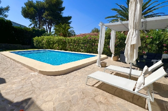 Villa in Denia zu verkaufen, Wohnfläche 185 m², Baujahr 1979, Zustand gepflegt, + Zentralheizung, Klimaanlage, Grundstück 946 m², 3 Schlafzimmer, 3 Badezimmer, Pool, ref.: FK-0924-15