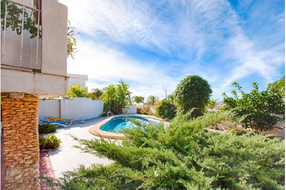 Villa in Moraira zu verkaufen, Wohnfläche 326 m², Baujahr 1975, Klimaanlage, Grundstück 791 m², 6 Schlafzimmer, 6 Badezimmer, Pool, ref.: AM-12082DA-49