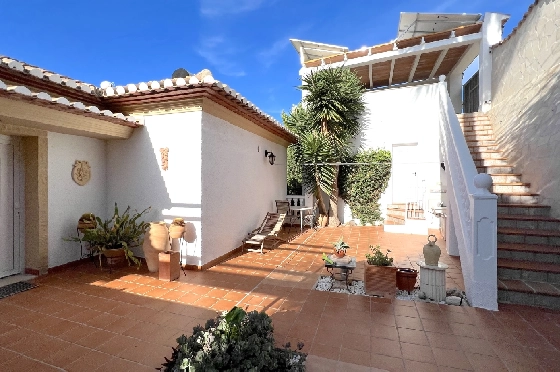 Villa in Denia(Marquesa VI) zu verkaufen, Woongedeelte 122 m², Bouwjaar 2001, Zustand gepflegt, + Fussbodenheizung, Klimaanlage, Grondstuk 802 m², 4 Slaapkamer, 3 Badkamer, Pool, ref.: SC-T0924-40