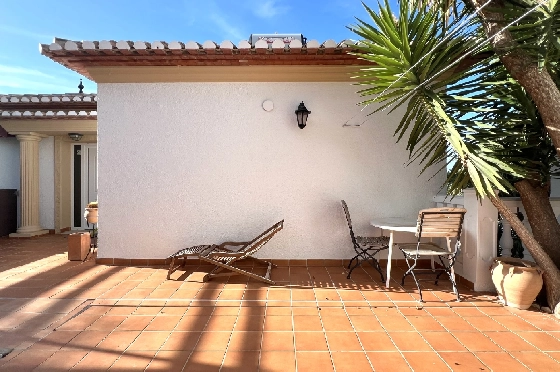 Villa in Denia(Marquesa VI) zu verkaufen, Zona de estar 122 m², Baujahr 2001, Zustand gepflegt, + Fussbodenheizung, Klimaanlage, Terreno 802 m², 4 Dormitorio, 3 Bano, Pool, ref.: SC-T0924-41